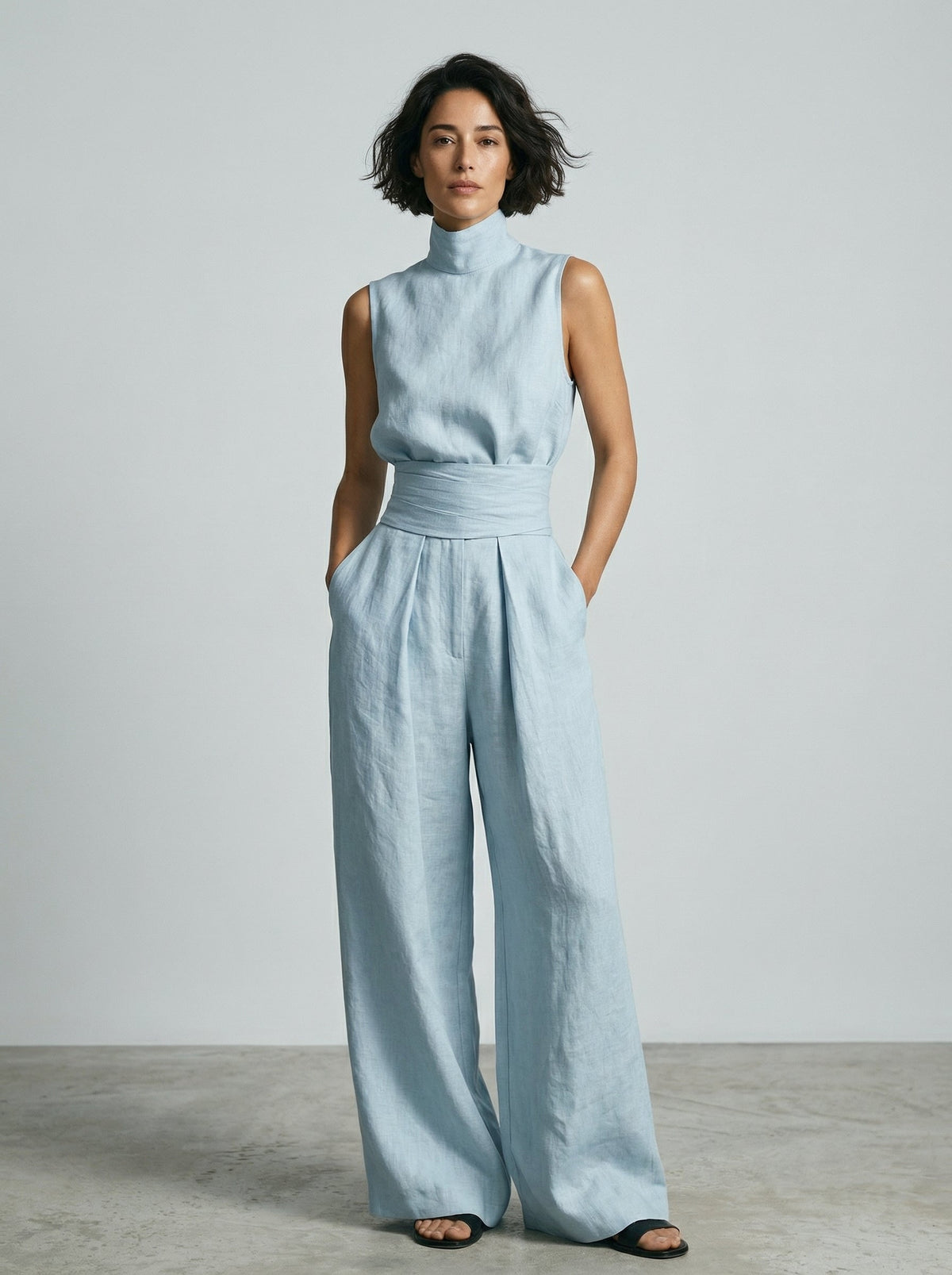 ESSENTIAL - Conjunto minimalista con top sin mangas