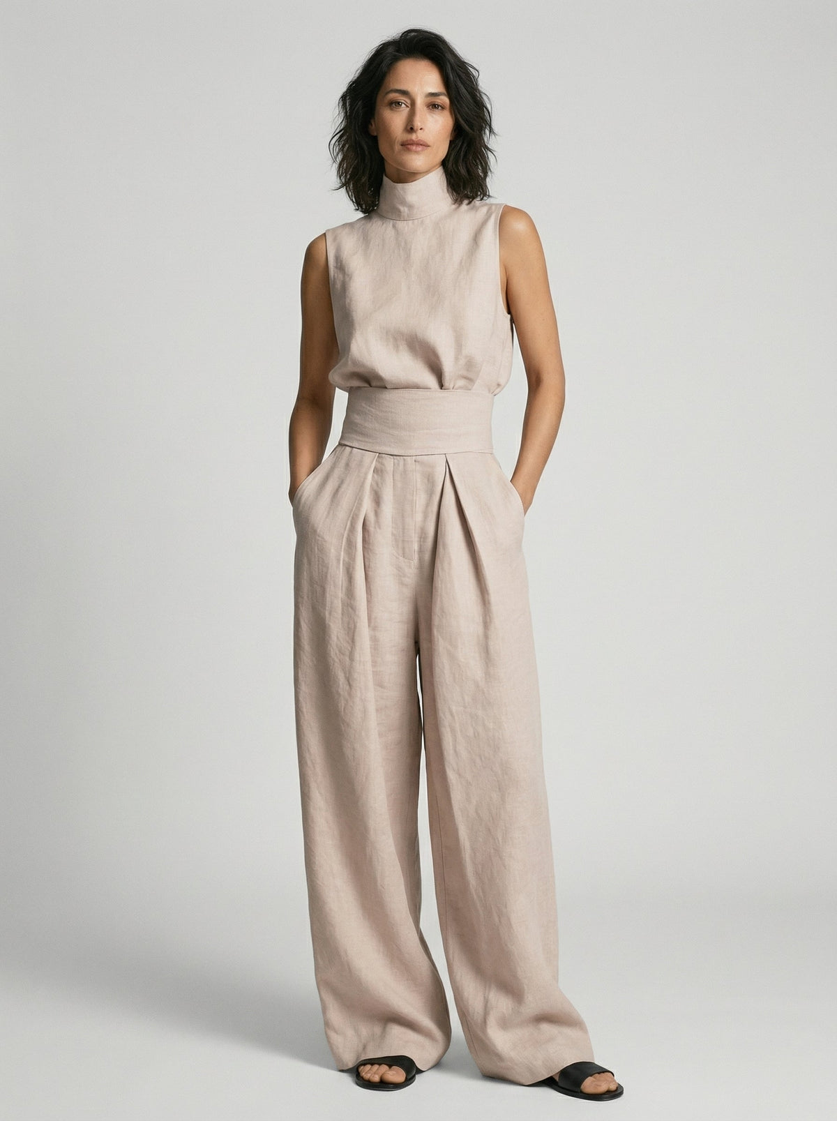 ESSENTIAL - Conjunto minimalista con top sin mangas
